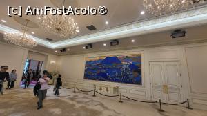 [P49] Sala Inwang, numita dupa muntele situat la vest de Casa Albastra, reprezentat intr-un  tablou de pe peretii incaperii, era folosita pentru banchete, intalniri, pranzuri și cine, precum si ca loc penru conferinte atunci cand sefi de stat vizitau Seulul. Se deosebeste de alte sali care au numeroase elemente coreene, aceasta fiind decorate in stil occidental. » foto by geani anto
 - 
<span class="allrVoted glyphicon glyphicon-heart hidden" id="av1517018"></span>
<a class="m-l-10 hidden" id="sv1517018" onclick="voting_Foto_DelVot(,1517018,21214)" role="button">șterge vot <span class="glyphicon glyphicon-remove"></span></a>
<a id="v91517018" class=" c-red"  onclick="voting_Foto_SetVot(1517018)" role="button"><span class="glyphicon glyphicon-heart-empty"></span> <b>LIKE</b> = Votează poza</a> <img class="hidden"  id="f1517018W9" src="/imagini/loader.gif" border="0" /><span class="AjErrMes hidden" id="e1517018ErM"></span>