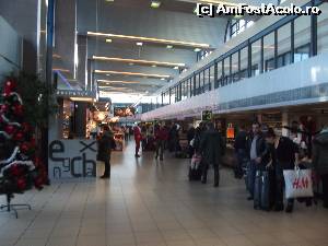 [P05] Imagine sosire aeroport Otopeni » foto by Michaell
 - 
<span class="allrVoted glyphicon glyphicon-heart hidden" id="av611742"></span>
<a class="m-l-10 hidden" id="sv611742" onclick="voting_Foto_DelVot(,611742,21241)" role="button">șterge vot <span class="glyphicon glyphicon-remove"></span></a>
<a id="v9611742" class=" c-red"  onclick="voting_Foto_SetVot(611742)" role="button"><span class="glyphicon glyphicon-heart-empty"></span> <b>LIKE</b> = Votează poza</a> <img class="hidden"  id="f611742W9" src="/imagini/loader.gif" border="0" /><span class="AjErrMes hidden" id="e611742ErM"></span>