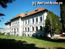 [P56] Colegiul Național ”Dinicu Golescu” din vecinătatea Mănăstirii Negru Vodă din Câmpulung Muscel, este amplasat chiar pe locul vechiului han al mănăstirii. Din păcate,din această construcție nu s-au păstrat decât fragmente de temelie îngropată. » foto by mariana.olaru
 - 
<span class="allrVoted glyphicon glyphicon-heart hidden" id="av284366"></span>
<a class="m-l-10 hidden" id="sv284366" onclick="voting_Foto_DelVot(,284366,21248)" role="button">șterge vot <span class="glyphicon glyphicon-remove"></span></a>
<a id="v9284366" class=" c-red"  onclick="voting_Foto_SetVot(284366)" role="button"><span class="glyphicon glyphicon-heart-empty"></span> <b>LIKE</b> = Votează poza</a> <img class="hidden"  id="f284366W9" src="/imagini/loader.gif" border="0" /><span class="AjErrMes hidden" id="e284366ErM"></span>