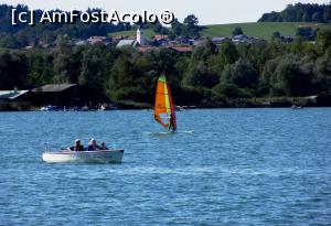 [P18] Lacul Chiemsee oferă multiple posibilități de agrement.  » foto by BOGDAN DSN
 - 
<span class="allrVoted glyphicon glyphicon-heart hidden" id="av809620"></span>
<a class="m-l-10 hidden" id="sv809620" onclick="voting_Foto_DelVot(,809620,21262)" role="button">șterge vot <span class="glyphicon glyphicon-remove"></span></a>
<a id="v9809620" class=" c-red"  onclick="voting_Foto_SetVot(809620)" role="button"><span class="glyphicon glyphicon-heart-empty"></span> <b>LIKE</b> = Votează poza</a> <img class="hidden"  id="f809620W9" src="/imagini/loader.gif" border="0" /><span class="AjErrMes hidden" id="e809620ErM"></span>