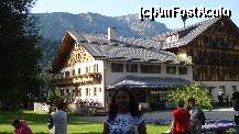 [P01] In Linderhof, in parcare in drum spre castel, in spatele meu este hotelul cu acelasi nume: SchlossLinderhof » foto by ileanaxperta*
 - 
<span class="allrVoted glyphicon glyphicon-heart hidden" id="av260270"></span>
<a class="m-l-10 hidden" id="sv260270" onclick="voting_Foto_DelVot(,260270,21263)" role="button">șterge vot <span class="glyphicon glyphicon-remove"></span></a>
<a id="v9260270" class=" c-red"  onclick="voting_Foto_SetVot(260270)" role="button"><span class="glyphicon glyphicon-heart-empty"></span> <b>LIKE</b> = Votează poza</a> <img class="hidden"  id="f260270W9" src="/imagini/loader.gif" border="0" /><span class="AjErrMes hidden" id="e260270ErM"></span>