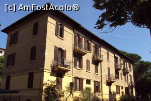 [P01] Aşa arată blocul unde se află apartamentul Roberţilor.  » foto by Carmen Ion
 - 
<span class="allrVoted glyphicon glyphicon-heart hidden" id="av810879"></span>
<a class="m-l-10 hidden" id="sv810879" onclick="voting_Foto_DelVot(,810879,21270)" role="button">șterge vot <span class="glyphicon glyphicon-remove"></span></a>
<a id="v9810879" class=" c-red"  onclick="voting_Foto_SetVot(810879)" role="button"><span class="glyphicon glyphicon-heart-empty"></span> <b>LIKE</b> = Votează poza</a> <img class="hidden"  id="f810879W9" src="/imagini/loader.gif" border="0" /><span class="AjErrMes hidden" id="e810879ErM"></span>