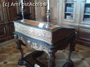 [P31] apartamentul regal-pupitrul-secretaire de lucru al reginei Elisabeta » foto by Mitica49
 - 
<span class="allrVoted glyphicon glyphicon-heart hidden" id="av876256"></span>
<a class="m-l-10 hidden" id="sv876256" onclick="voting_Foto_DelVot(,876256,21279)" role="button">șterge vot <span class="glyphicon glyphicon-remove"></span></a>
<a id="v9876256" class=" c-red"  onclick="voting_Foto_SetVot(876256)" role="button"><span class="glyphicon glyphicon-heart-empty"></span> <b>LIKE</b> = Votează poza</a> <img class="hidden"  id="f876256W9" src="/imagini/loader.gif" border="0" /><span class="AjErrMes hidden" id="e876256ErM"></span>