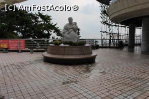 [P09] Busan, Taejongdae, Statuia Mama cu Copiii despre care coreenii spun că își îndeplinește menirea lângă Observatorul aflat în renovare » foto by mprofeanu
 - 
<span class="allrVoted glyphicon glyphicon-heart hidden" id="av819095"></span>
<a class="m-l-10 hidden" id="sv819095" onclick="voting_Foto_DelVot(,819095,21334)" role="button">șterge vot <span class="glyphicon glyphicon-remove"></span></a>
<a id="v9819095" class=" c-red"  onclick="voting_Foto_SetVot(819095)" role="button"><span class="glyphicon glyphicon-heart-empty"></span> <b>LIKE</b> = Votează poza</a> <img class="hidden"  id="f819095W9" src="/imagini/loader.gif" border="0" /><span class="AjErrMes hidden" id="e819095ErM"></span>