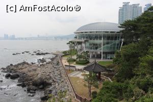 [P23] Busan, Insula Dongbaek, Casa Nurimaru APEC înconjurată de verdeață, superb acoperiș și cei 12 piloni înclinați ce o înconjoară » foto by mprofeanu
 - 
<span class="allrVoted glyphicon glyphicon-heart hidden" id="av819905"></span>
<a class="m-l-10 hidden" id="sv819905" onclick="voting_Foto_DelVot(,819905,21334)" role="button">șterge vot <span class="glyphicon glyphicon-remove"></span></a>
<a id="v9819905" class=" c-red"  onclick="voting_Foto_SetVot(819905)" role="button"><span class="glyphicon glyphicon-heart-empty"></span> <b>LIKE</b> = Votează poza</a> <img class="hidden"  id="f819905W9" src="/imagini/loader.gif" border="0" /><span class="AjErrMes hidden" id="e819905ErM"></span>