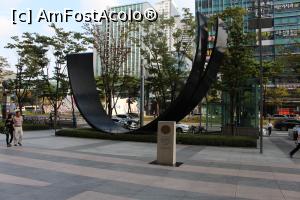 [P39] Busan, Artă stradală în Centum City, în fața mallului Shinsegae » foto by mprofeanu
 - 
<span class="allrVoted glyphicon glyphicon-heart hidden" id="av819941"></span>
<a class="m-l-10 hidden" id="sv819941" onclick="voting_Foto_DelVot(,819941,21334)" role="button">șterge vot <span class="glyphicon glyphicon-remove"></span></a>
<a id="v9819941" class=" c-red"  onclick="voting_Foto_SetVot(819941)" role="button"><span class="glyphicon glyphicon-heart-empty"></span> <b>LIKE</b> = Votează poza</a> <img class="hidden"  id="f819941W9" src="/imagini/loader.gif" border="0" /><span class="AjErrMes hidden" id="e819941ErM"></span>