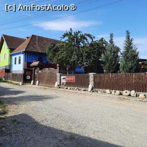 [P01] Crișeni (Kőrispatak), Harghita, Ne apropiem de Muzeul Pălăriilor de Paie (Szalmakalap múzeum), casa albastră, o casă tradițională » foto by mprofeanu
 - 
<span class="allrVoted glyphicon glyphicon-heart hidden" id="av1446732"></span>
<a class="m-l-10 hidden" id="sv1446732" onclick="voting_Foto_DelVot(,1446732,21335)" role="button">șterge vot <span class="glyphicon glyphicon-remove"></span></a>
<a id="v91446732" class=" c-red"  onclick="voting_Foto_SetVot(1446732)" role="button"><span class="glyphicon glyphicon-heart-empty"></span> <b>LIKE</b> = Votează poza</a> <img class="hidden"  id="f1446732W9" src="/imagini/loader.gif" border="0" /><span class="AjErrMes hidden" id="e1446732ErM"></span>