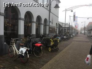 [P18] biciclete, biciclete, ... (in cea galbena e o mamica care imbarca 2 copii in scaune). Masini foarte putine, taxiuri nu am vazut » foto by pyp392001
 - 
<span class="allrVoted glyphicon glyphicon-heart hidden" id="av821206"></span>
<a class="m-l-10 hidden" id="sv821206" onclick="voting_Foto_DelVot(,821206,21345)" role="button">șterge vot <span class="glyphicon glyphicon-remove"></span></a>
<a id="v9821206" class=" c-red"  onclick="voting_Foto_SetVot(821206)" role="button"><span class="glyphicon glyphicon-heart-empty"></span> <b>LIKE</b> = Votează poza</a> <img class="hidden"  id="f821206W9" src="/imagini/loader.gif" border="0" /><span class="AjErrMes hidden" id="e821206ErM"></span>