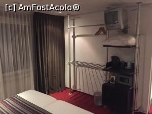 [P03] 'dulapul de haine' e gen descoperit, minibar, seif, wifi gratis » foto by pyp392001
 - 
<span class="allrVoted glyphicon glyphicon-heart hidden" id="av821191"></span>
<a class="m-l-10 hidden" id="sv821191" onclick="voting_Foto_DelVot(,821191,21345)" role="button">șterge vot <span class="glyphicon glyphicon-remove"></span></a>
<a id="v9821191" class=" c-red"  onclick="voting_Foto_SetVot(821191)" role="button"><span class="glyphicon glyphicon-heart-empty"></span> <b>LIKE</b> = Votează poza</a> <img class="hidden"  id="f821191W9" src="/imagini/loader.gif" border="0" /><span class="AjErrMes hidden" id="e821191ErM"></span>