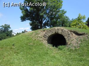 [P12] Florești - Palatul 'Micul Trianon'. Hruba de lângă turnul de apă.  » foto by iulianic
 - 
<span class="allrVoted glyphicon glyphicon-heart hidden" id="av982115"></span>
<a class="m-l-10 hidden" id="sv982115" onclick="voting_Foto_DelVot(,982115,21385)" role="button">șterge vot <span class="glyphicon glyphicon-remove"></span></a>
<a id="v9982115" class=" c-red"  onclick="voting_Foto_SetVot(982115)" role="button"><span class="glyphicon glyphicon-heart-empty"></span> <b>LIKE</b> = Votează poza</a> <img class="hidden"  id="f982115W9" src="/imagini/loader.gif" border="0" /><span class="AjErrMes hidden" id="e982115ErM"></span>