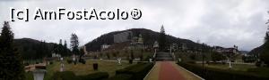 [P04] Vedere panoramică din parcul stațiunii, în partea stângă, ascuns după brazi - hotelul Perla » foto by Alina53
 - 
<span class="allrVoted glyphicon glyphicon-heart hidden" id="av841850"></span>
<a class="m-l-10 hidden" id="sv841850" onclick="voting_Foto_DelVot(,841850,21399)" role="button">șterge vot <span class="glyphicon glyphicon-remove"></span></a>
<a id="v9841850" class=" c-red"  onclick="voting_Foto_SetVot(841850)" role="button"><span class="glyphicon glyphicon-heart-empty"></span> <b>LIKE</b> = Votează poza</a> <img class="hidden"  id="f841850W9" src="/imagini/loader.gif" border="0" /><span class="AjErrMes hidden" id="e841850ErM"></span>