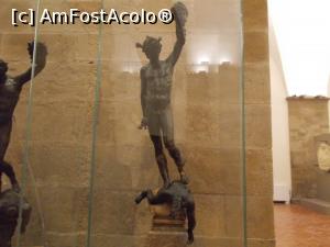 [P12] Muzeul Bargello, Florența. <i>Perse</i> bronz de Benvenito Cellini. » foto by mihaelavoicu
 - 
<span class="allrVoted glyphicon glyphicon-heart hidden" id="av1224158"></span>
<a class="m-l-10 hidden" id="sv1224158" onclick="voting_Foto_DelVot(,1224158,21403)" role="button">șterge vot <span class="glyphicon glyphicon-remove"></span></a>
<a id="v91224158" class=" c-red"  onclick="voting_Foto_SetVot(1224158)" role="button"><span class="glyphicon glyphicon-heart-empty"></span> <b>LIKE</b> = Votează poza</a> <img class="hidden"  id="f1224158W9" src="/imagini/loader.gif" border="0" /><span class="AjErrMes hidden" id="e1224158ErM"></span>