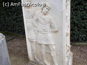 [P11] O fațetă a soclului pe care este așezat dacul cel tânăr.  » foto by mihaelavoicu
 - 
<span class="allrVoted glyphicon glyphicon-heart hidden" id="av920065"></span>
<a class="m-l-10 hidden" id="sv920065" onclick="voting_Foto_DelVot(,920065,21403)" role="button">șterge vot <span class="glyphicon glyphicon-remove"></span></a>
<a id="v9920065" class=" c-red"  onclick="voting_Foto_SetVot(920065)" role="button"><span class="glyphicon glyphicon-heart-empty"></span> <b>LIKE</b> = Votează poza</a> <img class="hidden"  id="f920065W9" src="/imagini/loader.gif" border="0" /><span class="AjErrMes hidden" id="e920065ErM"></span>