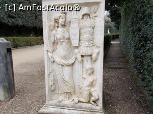[P12] Fațetă a soclului din marmoră pe care este așezat dacul cel tânăr.  » foto by mihaelavoicu
 - 
<span class="allrVoted glyphicon glyphicon-heart hidden" id="av920067"></span>
<a class="m-l-10 hidden" id="sv920067" onclick="voting_Foto_DelVot(,920067,21403)" role="button">șterge vot <span class="glyphicon glyphicon-remove"></span></a>
<a id="v9920067" class=" c-red"  onclick="voting_Foto_SetVot(920067)" role="button"><span class="glyphicon glyphicon-heart-empty"></span> <b>LIKE</b> = Votează poza</a> <img class="hidden"  id="f920067W9" src="/imagini/loader.gif" border="0" /><span class="AjErrMes hidden" id="e920067ErM"></span>