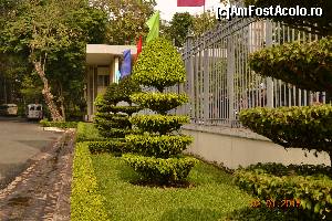 [P03] prin curte palatului, vedeti ce frumos sunt taiati acesti pomisori » foto by andreea72
 - 
<span class="allrVoted glyphicon glyphicon-heart hidden" id="av593563"></span>
<a class="m-l-10 hidden" id="sv593563" onclick="voting_Foto_DelVot(,593563,21496)" role="button">șterge vot <span class="glyphicon glyphicon-remove"></span></a>
<a id="v9593563" class=" c-red"  onclick="voting_Foto_SetVot(593563)" role="button"><span class="glyphicon glyphicon-heart-empty"></span> <b>LIKE</b> = Votează poza</a> <img class="hidden"  id="f593563W9" src="/imagini/loader.gif" border="0" /><span class="AjErrMes hidden" id="e593563ErM"></span>