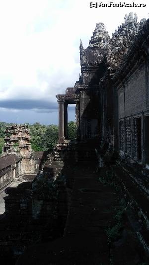 [P04] Angkor Wat, templul construit in sec a. XII -lea de un rege local, ofera privelisti uimitoare » foto by roxana.tomina
 - 
<span class="allrVoted glyphicon glyphicon-heart hidden" id="av609443"></span>
<a class="m-l-10 hidden" id="sv609443" onclick="voting_Foto_DelVot(,609443,21517)" role="button">șterge vot <span class="glyphicon glyphicon-remove"></span></a>
<a id="v9609443" class=" c-red"  onclick="voting_Foto_SetVot(609443)" role="button"><span class="glyphicon glyphicon-heart-empty"></span> <b>LIKE</b> = Votează poza</a> <img class="hidden"  id="f609443W9" src="/imagini/loader.gif" border="0" /><span class="AjErrMes hidden" id="e609443ErM"></span>