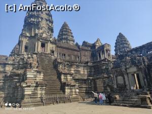 [P05] Angkor Wat » foto by Pușcașu Marin
 - 
<span class="allrVoted glyphicon glyphicon-heart hidden" id="av1385098"></span>
<a class="m-l-10 hidden" id="sv1385098" onclick="voting_Foto_DelVot(,1385098,21517)" role="button">șterge vot <span class="glyphicon glyphicon-remove"></span></a>
<a id="v91385098" class=" c-red"  onclick="voting_Foto_SetVot(1385098)" role="button"><span class="glyphicon glyphicon-heart-empty"></span> <b>LIKE</b> = Votează poza</a> <img class="hidden"  id="f1385098W9" src="/imagini/loader.gif" border="0" /><span class="AjErrMes hidden" id="e1385098ErM"></span>