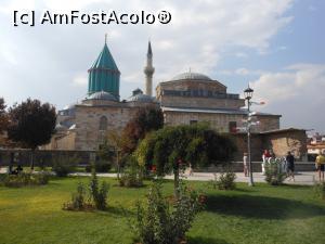 [P01] Konya - Complexul Muzeului Mevlana. Cupola verde indică locul mormântului lui Mevlana.  » foto by iulianic
 - 
<span class="allrVoted glyphicon glyphicon-heart hidden" id="av1122796"></span>
<a class="m-l-10 hidden" id="sv1122796" onclick="voting_Foto_DelVot(,1122796,21544)" role="button">șterge vot <span class="glyphicon glyphicon-remove"></span></a>
<a id="v91122796" class=" c-red"  onclick="voting_Foto_SetVot(1122796)" role="button"><span class="glyphicon glyphicon-heart-empty"></span> <b>LIKE</b> = Votează poza</a> <img class="hidden"  id="f1122796W9" src="/imagini/loader.gif" border="0" /><span class="AjErrMes hidden" id="e1122796ErM"></span>