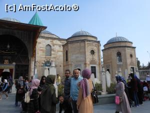 [P05] Konya - În fața intrării în muzeul-mausoleu.  » foto by iulianic
 - 
<span class="allrVoted glyphicon glyphicon-heart hidden" id="av1122800"></span>
<a class="m-l-10 hidden" id="sv1122800" onclick="voting_Foto_DelVot(,1122800,21544)" role="button">șterge vot <span class="glyphicon glyphicon-remove"></span></a>
<a id="v91122800" class=" c-red"  onclick="voting_Foto_SetVot(1122800)" role="button"><span class="glyphicon glyphicon-heart-empty"></span> <b>LIKE</b> = Votează poza</a> <img class="hidden"  id="f1122800W9" src="/imagini/loader.gif" border="0" /><span class="AjErrMes hidden" id="e1122800ErM"></span>