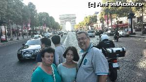 [P08] Familia fericita pe bd. Champs Elysee-poza pe refugiu » foto by florintoma
 - 
<span class="allrVoted glyphicon glyphicon-heart hidden" id="av558092"></span>
<a class="m-l-10 hidden" id="sv558092" onclick="voting_Foto_DelVot(,558092,21578)" role="button">șterge vot <span class="glyphicon glyphicon-remove"></span></a>
<a id="v9558092" class=" c-red"  onclick="voting_Foto_SetVot(558092)" role="button"><span class="glyphicon glyphicon-heart-empty"></span> <b>LIKE</b> = Votează poza</a> <img class="hidden"  id="f558092W9" src="/imagini/loader.gif" border="0" /><span class="AjErrMes hidden" id="e558092ErM"></span>