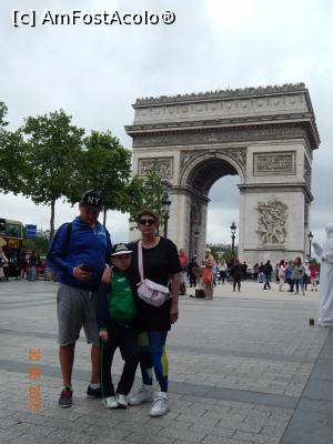 [P11] Arcul de Triumf cu celebrul bulevard Champs-Élysées, patria magazinelor de uitat pentru multi » foto by papi1954
 - 
<span class="allrVoted glyphicon glyphicon-heart hidden" id="av756793"></span>
<a class="m-l-10 hidden" id="sv756793" onclick="voting_Foto_DelVot(,756793,21578)" role="button">șterge vot <span class="glyphicon glyphicon-remove"></span></a>
<a id="v9756793" class=" c-red"  onclick="voting_Foto_SetVot(756793)" role="button"><span class="glyphicon glyphicon-heart-empty"></span> <b>LIKE</b> = Votează poza</a> <img class="hidden"  id="f756793W9" src="/imagini/loader.gif" border="0" /><span class="AjErrMes hidden" id="e756793ErM"></span>