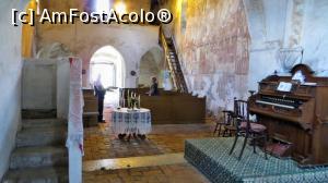 [P14] Fotografie făcută din altar spre intrare. În imagine apare Dl. Nicu, ghidul nostru în istoria fascinantă a bisericii.  » foto by Lucien
 - 
<span class="allrVoted glyphicon glyphicon-heart hidden" id="av836761"></span>
<a class="m-l-10 hidden" id="sv836761" onclick="voting_Foto_DelVot(,836761,21607)" role="button">șterge vot <span class="glyphicon glyphicon-remove"></span></a>
<a id="v9836761" class=" c-red"  onclick="voting_Foto_SetVot(836761)" role="button"><span class="glyphicon glyphicon-heart-empty"></span> <b>LIKE</b> = Votează poza</a> <img class="hidden"  id="f836761W9" src="/imagini/loader.gif" border="0" /><span class="AjErrMes hidden" id="e836761ErM"></span>