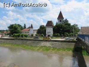[P16] Râul Hârtibaciu și biserica fortificată din Agnita.  » foto by tata123 🔱
 - 
<span class="allrVoted glyphicon glyphicon-heart hidden" id="av792357"></span>
<a class="m-l-10 hidden" id="sv792357" onclick="voting_Foto_DelVot(,792357,21648)" role="button">șterge vot <span class="glyphicon glyphicon-remove"></span></a>
<a id="v9792357" class=" c-red"  onclick="voting_Foto_SetVot(792357)" role="button"><span class="glyphicon glyphicon-heart-empty"></span> <b>LIKE</b> = Votează poza</a> <img class="hidden"  id="f792357W9" src="/imagini/loader.gif" border="0" /><span class="AjErrMes hidden" id="e792357ErM"></span>