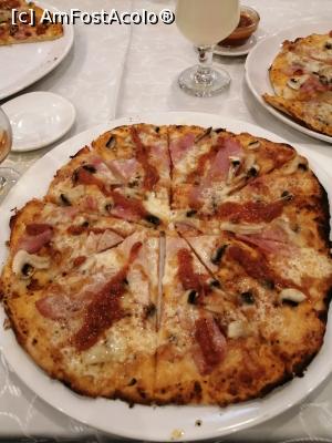 [P10] Pizza prosciutto foarte bună.  » foto by nelu73
 - 
<span class="allrVoted glyphicon glyphicon-heart hidden" id="av1126867"></span>
<a class="m-l-10 hidden" id="sv1126867" onclick="voting_Foto_DelVot(,1126867,21649)" role="button">șterge vot <span class="glyphicon glyphicon-remove"></span></a>
<a id="v91126867" class=" c-red"  onclick="voting_Foto_SetVot(1126867)" role="button"><span class="glyphicon glyphicon-heart-empty"></span> <b>LIKE</b> = Votează poza</a> <img class="hidden"  id="f1126867W9" src="/imagini/loader.gif" border="0" /><span class="AjErrMes hidden" id="e1126867ErM"></span>