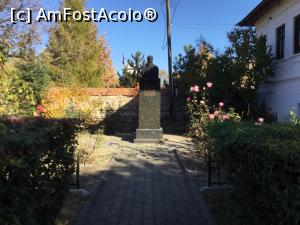 [P02] Muzeul Memorial "Nicolae Iorga" - bustul istoricului » foto by mishu
 - 
<span class="allrVoted glyphicon glyphicon-heart hidden" id="av1335230"></span>
<a class="m-l-10 hidden" id="sv1335230" onclick="voting_Foto_DelVot(,1335230,21684)" role="button">șterge vot <span class="glyphicon glyphicon-remove"></span></a>
<a id="v91335230" class=" c-red"  onclick="voting_Foto_SetVot(1335230)" role="button"><span class="glyphicon glyphicon-heart-empty"></span> <b>LIKE</b> = Votează poza</a> <img class="hidden"  id="f1335230W9" src="/imagini/loader.gif" border="0" /><span class="AjErrMes hidden" id="e1335230ErM"></span>