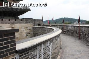 [P49] Suwon, Fortăreața Hwaseong, Poarta de Nord și zidurile ce o apără » foto by mprofeanu
 - 
<span class="allrVoted glyphicon glyphicon-heart hidden" id="av840248"></span>
<a class="m-l-10 hidden" id="sv840248" onclick="voting_Foto_DelVot(,840248,21685)" role="button">șterge vot <span class="glyphicon glyphicon-remove"></span></a>
<a id="v9840248" class=" c-red"  onclick="voting_Foto_SetVot(840248)" role="button"><span class="glyphicon glyphicon-heart-empty"></span> <b>LIKE</b> = Votează poza</a> <img class="hidden"  id="f840248W9" src="/imagini/loader.gif" border="0" /><span class="AjErrMes hidden" id="e840248ErM"></span>