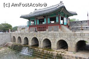 [P52] Suwon, Fortăreața Hwaseong, Hwahongmun, Poarta pe Apă de Nord. Ne-am descălțat și ne-am odihnit aici după mersul pe zidurile cetății » foto by mprofeanu
 - 
<span class="allrVoted glyphicon glyphicon-heart hidden" id="av840251"></span>
<a class="m-l-10 hidden" id="sv840251" onclick="voting_Foto_DelVot(,840251,21685)" role="button">șterge vot <span class="glyphicon glyphicon-remove"></span></a>
<a id="v9840251" class=" c-red"  onclick="voting_Foto_SetVot(840251)" role="button"><span class="glyphicon glyphicon-heart-empty"></span> <b>LIKE</b> = Votează poza</a> <img class="hidden"  id="f840251W9" src="/imagini/loader.gif" border="0" /><span class="AjErrMes hidden" id="e840251ErM"></span>