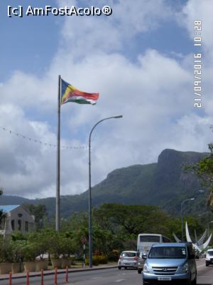 [P07] Drapelul Republicii Seychelles și Monumentul Bicentenar » foto by Alina53
 - 
<span class="allrVoted glyphicon glyphicon-heart hidden" id="av840382"></span>
<a class="m-l-10 hidden" id="sv840382" onclick="voting_Foto_DelVot(,840382,21689)" role="button">șterge vot <span class="glyphicon glyphicon-remove"></span></a>
<a id="v9840382" class=" c-red"  onclick="voting_Foto_SetVot(840382)" role="button"><span class="glyphicon glyphicon-heart-empty"></span> <b>LIKE</b> = Votează poza</a> <img class="hidden"  id="f840382W9" src="/imagini/loader.gif" border="0" /><span class="AjErrMes hidden" id="e840382ErM"></span>