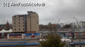 [P01] East Side - vedere a hotelului de pe partea cealaltă a străzii » foto by Dabator
 - 
<span class="allrVoted glyphicon glyphicon-heart hidden" id="av843232"></span>
<a class="m-l-10 hidden" id="sv843232" onclick="voting_Foto_DelVot(,843232,21722)" role="button">șterge vot <span class="glyphicon glyphicon-remove"></span></a>
<a id="v9843232" class=" c-red"  onclick="voting_Foto_SetVot(843232)" role="button"><span class="glyphicon glyphicon-heart-empty"></span> <b>LIKE</b> = Votează poza</a> <img class="hidden"  id="f843232W9" src="/imagini/loader.gif" border="0" /><span class="AjErrMes hidden" id="e843232ErM"></span>
