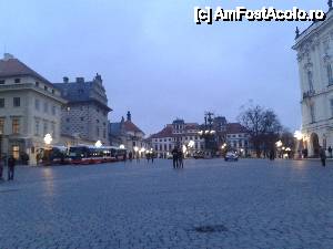 [P13] Praga de Craciun - Hradcanske Namesti fotografiata dinspre Castel. Denumiti trei cladiri pe care le vedeti in poza...  » foto by Pragheza_Gotica
 - 
<span class="allrVoted glyphicon glyphicon-heart hidden" id="av487799"></span>
<a class="m-l-10 hidden" id="sv487799" onclick="voting_Foto_DelVot(,487799,21775)" role="button">șterge vot <span class="glyphicon glyphicon-remove"></span></a>
<a id="v9487799" class=" c-red"  onclick="voting_Foto_SetVot(487799)" role="button"><span class="glyphicon glyphicon-heart-empty"></span> <b>LIKE</b> = Votează poza</a> <img class="hidden"  id="f487799W9" src="/imagini/loader.gif" border="0" /><span class="AjErrMes hidden" id="e487799ErM"></span>
