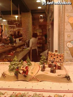 [P18] Praga de Craciun - Strada Nerudova - Gingerbread Museum - vitrina » foto by Pragheza_Gotica
 - 
<span class="allrVoted glyphicon glyphicon-heart hidden" id="av487804"></span>
<a class="m-l-10 hidden" id="sv487804" onclick="voting_Foto_DelVot(,487804,21775)" role="button">șterge vot <span class="glyphicon glyphicon-remove"></span></a>
<a id="v9487804" class=" c-red"  onclick="voting_Foto_SetVot(487804)" role="button"><span class="glyphicon glyphicon-heart-empty"></span> <b>LIKE</b> = Votează poza</a> <img class="hidden"  id="f487804W9" src="/imagini/loader.gif" border="0" /><span class="AjErrMes hidden" id="e487804ErM"></span>