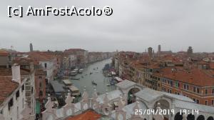 [P21] Veneția văzută de pe terasa de la T Fondaco dei Tedeschi by DFS » foto by ungureanica
 - 
<span class="allrVoted glyphicon glyphicon-heart hidden" id="av1077920"></span>
<a class="m-l-10 hidden" id="sv1077920" onclick="voting_Foto_DelVot(,1077920,21809)" role="button">șterge vot <span class="glyphicon glyphicon-remove"></span></a>
<a id="v91077920" class=" c-red"  onclick="voting_Foto_SetVot(1077920)" role="button"><span class="glyphicon glyphicon-heart-empty"></span> <b>LIKE</b> = Votează poza</a> <img class="hidden"  id="f1077920W9" src="/imagini/loader.gif" border="0" /><span class="AjErrMes hidden" id="e1077920ErM"></span>