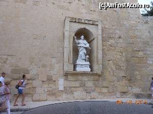 [P30] Birgu - Statuia St. Dominic decorând zidurile oraşului.  » foto by iulianic
 - 
<span class="allrVoted glyphicon glyphicon-heart hidden" id="av574797"></span>
<a class="m-l-10 hidden" id="sv574797" onclick="voting_Foto_DelVot(,574797,21814)" role="button">șterge vot <span class="glyphicon glyphicon-remove"></span></a>
<a id="v9574797" class=" c-red"  onclick="voting_Foto_SetVot(574797)" role="button"><span class="glyphicon glyphicon-heart-empty"></span> <b>LIKE</b> = Votează poza</a> <img class="hidden"  id="f574797W9" src="/imagini/loader.gif" border="0" /><span class="AjErrMes hidden" id="e574797ErM"></span>