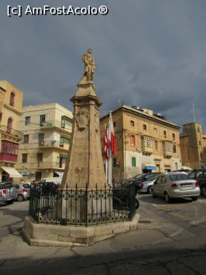 [P05] Monumentul din Piața Vittoriosa, acolo unde a fost Turnul cu ceas » foto by Radu Tudoran
 - 
<span class="allrVoted glyphicon glyphicon-heart hidden" id="av819598"></span>
<a class="m-l-10 hidden" id="sv819598" onclick="voting_Foto_DelVot(,819598,21814)" role="button">șterge vot <span class="glyphicon glyphicon-remove"></span></a>
<a id="v9819598" class=" c-red"  onclick="voting_Foto_SetVot(819598)" role="button"><span class="glyphicon glyphicon-heart-empty"></span> <b>LIKE</b> = Votează poza</a> <img class="hidden"  id="f819598W9" src="/imagini/loader.gif" border="0" /><span class="AjErrMes hidden" id="e819598ErM"></span>