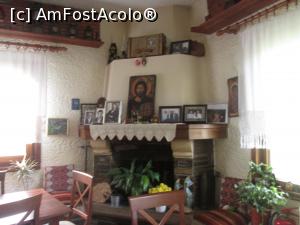 [P25] Hostel Alexandros Nestorio-Semineul cu icoane si fotografii de familie.  » foto by Floria
 - 
<span class="allrVoted glyphicon glyphicon-heart hidden" id="av852375"></span>
<a class="m-l-10 hidden" id="sv852375" onclick="voting_Foto_DelVot(,852375,21868)" role="button">șterge vot <span class="glyphicon glyphicon-remove"></span></a>
<a id="v9852375" class=" c-red"  onclick="voting_Foto_SetVot(852375)" role="button"><span class="glyphicon glyphicon-heart-empty"></span> <b>LIKE</b> = Votează poza</a> <img class="hidden"  id="f852375W9" src="/imagini/loader.gif" border="0" /><span class="AjErrMes hidden" id="e852375ErM"></span>