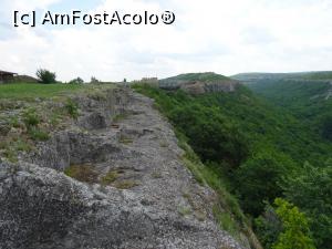 [P08] Pe latura de est vedem urmele clădirilor medievale - subsolul săpat în piatră și lipit de zid era utilizat pentru depozitarea alimentelor - Cetatea Ovech.  » foto by tata123 🔱
 - 
<span class="allrVoted glyphicon glyphicon-heart hidden" id="av970164"></span>
<a class="m-l-10 hidden" id="sv970164" onclick="voting_Foto_DelVot(,970164,21900)" role="button">șterge vot <span class="glyphicon glyphicon-remove"></span></a>
<a id="v9970164" class=" c-red"  onclick="voting_Foto_SetVot(970164)" role="button"><span class="glyphicon glyphicon-heart-empty"></span> <b>LIKE</b> = Votează poza</a> <img class="hidden"  id="f970164W9" src="/imagini/loader.gif" border="0" /><span class="AjErrMes hidden" id="e970164ErM"></span>