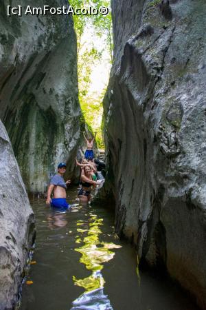 [P03] Victorie !!! (subsemnatul e in plan indepartat, masurand pe orizontala cu batul latimea canionului) » foto by raducondurache
 - 
<span class="allrVoted glyphicon glyphicon-heart hidden" id="av1247206"></span>
<a class="m-l-10 hidden" id="sv1247206" onclick="voting_Foto_DelVot(,1247206,21910)" role="button">șterge vot <span class="glyphicon glyphicon-remove"></span></a>
<a id="v91247206" class=" c-red"  onclick="voting_Foto_SetVot(1247206)" role="button"><span class="glyphicon glyphicon-heart-empty"></span> <b>LIKE</b> = Votează poza</a> <img class="hidden"  id="f1247206W9" src="/imagini/loader.gif" border="0" /><span class="AjErrMes hidden" id="e1247206ErM"></span>