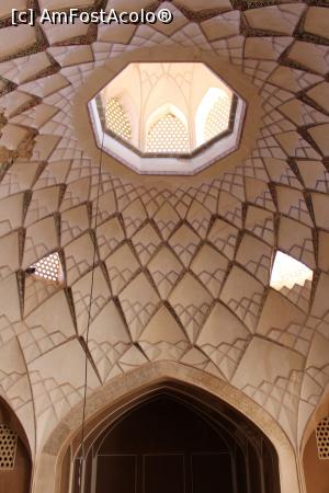 [P03] Kashan, Casa Abbasi, Sala acoperită, tavanul tip fagure » foto by mprofeanu
 - 
<span class="allrVoted glyphicon glyphicon-heart hidden" id="av860683"></span>
<a class="m-l-10 hidden" id="sv860683" onclick="voting_Foto_DelVot(,860683,21942)" role="button">șterge vot <span class="glyphicon glyphicon-remove"></span></a>
<a id="v9860683" class=" c-red"  onclick="voting_Foto_SetVot(860683)" role="button"><span class="glyphicon glyphicon-heart-empty"></span> <b>LIKE</b> = Votează poza</a> <img class="hidden"  id="f860683W9" src="/imagini/loader.gif" border="0" /><span class="AjErrMes hidden" id="e860683ErM"></span>