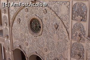 [P36] Kashan, Casa Tabatabaei, Curtea de Afaceri, detaliu exterior » foto by mprofeanu
 - 
<span class="allrVoted glyphicon glyphicon-heart hidden" id="av860720"></span>
<a class="m-l-10 hidden" id="sv860720" onclick="voting_Foto_DelVot(,860720,21942)" role="button">șterge vot <span class="glyphicon glyphicon-remove"></span></a>
<a id="v9860720" class=" c-red"  onclick="voting_Foto_SetVot(860720)" role="button"><span class="glyphicon glyphicon-heart-empty"></span> <b>LIKE</b> = Votează poza</a> <img class="hidden"  id="f860720W9" src="/imagini/loader.gif" border="0" /><span class="AjErrMes hidden" id="e860720ErM"></span>