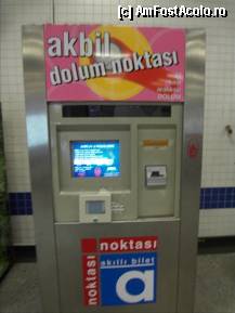 [P18] Pentru a lua METROUL din aeroport, se coboara la subsol. Desi se gasesc automate pentru reincarcare Akbil, nu veti putea cumpara ISTANBULKART din aeroport. Aeroportul İSTANBUL ATATÜRK HAVALİMANI » foto by TraianS
 - 
<span class="allrVoted glyphicon glyphicon-heart hidden" id="av315895"></span>
<a class="m-l-10 hidden" id="sv315895" onclick="voting_Foto_DelVot(,315895,21951)" role="button">șterge vot <span class="glyphicon glyphicon-remove"></span></a>
<a id="v9315895" class=" c-red"  onclick="voting_Foto_SetVot(315895)" role="button"><span class="glyphicon glyphicon-heart-empty"></span> <b>LIKE</b> = Votează poza</a> <img class="hidden"  id="f315895W9" src="/imagini/loader.gif" border="0" /><span class="AjErrMes hidden" id="e315895ErM"></span>