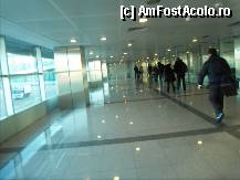 [P02] Toate portile dau in acest coridor si se merge spre mijlocul cladirii pentru a iesi. Aeroportul İSTANBUL ATATÜRK HAVALİMANI » foto by TraianS
 - 
<span class="allrVoted glyphicon glyphicon-heart hidden" id="av315879"></span>
<a class="m-l-10 hidden" id="sv315879" onclick="voting_Foto_DelVot(,315879,21951)" role="button">șterge vot <span class="glyphicon glyphicon-remove"></span></a>
<a id="v9315879" class=" c-red"  onclick="voting_Foto_SetVot(315879)" role="button"><span class="glyphicon glyphicon-heart-empty"></span> <b>LIKE</b> = Votează poza</a> <img class="hidden"  id="f315879W9" src="/imagini/loader.gif" border="0" /><span class="AjErrMes hidden" id="e315879ErM"></span>