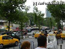 [P57] Stopurile autobuzelor Havataş, in piata Taksim. Unul pleaca inspre Aeroportul Ataturk celalalt inspre aeroportul Sabiha. Plecarile sunt din jumatate in jumatate de ora. » foto by TraianS
 - 
<span class="allrVoted glyphicon glyphicon-heart hidden" id="av321283"></span>
<a class="m-l-10 hidden" id="sv321283" onclick="voting_Foto_DelVot(,321283,21951)" role="button">șterge vot <span class="glyphicon glyphicon-remove"></span></a>
<a id="v9321283" class=" c-red"  onclick="voting_Foto_SetVot(321283)" role="button"><span class="glyphicon glyphicon-heart-empty"></span> <b>LIKE</b> = Votează poza</a> <img class="hidden"  id="f321283W9" src="/imagini/loader.gif" border="0" /><span class="AjErrMes hidden" id="e321283ErM"></span>