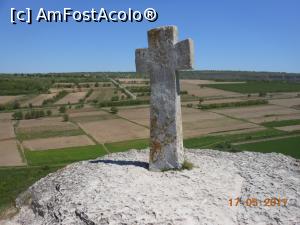 [P05] Orheiul Vechi - Crucea de piatră (sec. XVIII) de lângă intrarea în mănăstirea rupestră.  » foto by iulianic
 - 
<span class="allrVoted glyphicon glyphicon-heart hidden" id="av861070"></span>
<a class="m-l-10 hidden" id="sv861070" onclick="voting_Foto_DelVot(,861070,21955)" role="button">șterge vot <span class="glyphicon glyphicon-remove"></span></a>
<a id="v9861070" class=" c-red"  onclick="voting_Foto_SetVot(861070)" role="button"><span class="glyphicon glyphicon-heart-empty"></span> <b>LIKE</b> = Votează poza</a> <img class="hidden"  id="f861070W9" src="/imagini/loader.gif" border="0" /><span class="AjErrMes hidden" id="e861070ErM"></span>