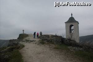 [P07] Bisericuţa din peşteră şi crucea de piatră aflată pe buza prăpastiei » foto by Ovidiu istorie
 - 
<span class="allrVoted glyphicon glyphicon-heart hidden" id="av420238"></span>
<a class="m-l-10 hidden" id="sv420238" onclick="voting_Foto_DelVot(,420238,21955)" role="button">șterge vot <span class="glyphicon glyphicon-remove"></span></a>
<a id="v9420238" class=" c-red"  onclick="voting_Foto_SetVot(420238)" role="button"><span class="glyphicon glyphicon-heart-empty"></span> <b>LIKE</b> = Votează poza</a> <img class="hidden"  id="f420238W9" src="/imagini/loader.gif" border="0" /><span class="AjErrMes hidden" id="e420238ErM"></span>