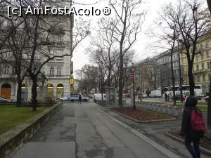 [P15] Pe Ring, la colțul Stadtpark, lîngă Kursalon, către hotel. La stînga, la 200 m e stația de metrou omonimă, pe linia 4, înainte, la 200 m e hotelul.  » foto by abancor
 - 
<span class="allrVoted glyphicon glyphicon-heart hidden" id="av858438"></span>
<a class="m-l-10 hidden" id="sv858438" onclick="voting_Foto_DelVot(,858438,21961)" role="button">șterge vot <span class="glyphicon glyphicon-remove"></span></a>
<a id="v9858438" class=" c-red"  onclick="voting_Foto_SetVot(858438)" role="button"><span class="glyphicon glyphicon-heart-empty"></span> <b>LIKE</b> = Votează poza</a> <img class="hidden"  id="f858438W9" src="/imagini/loader.gif" border="0" /><span class="AjErrMes hidden" id="e858438ErM"></span>