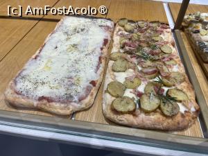[P19] Catania - Frigittore Popolaro. Pizza » foto by Yersinia Pestis
 - 
<span class="allrVoted glyphicon glyphicon-heart hidden" id="av1516768"></span>
<a class="m-l-10 hidden" id="sv1516768" onclick="voting_Foto_DelVot(,1516768,22049)" role="button">șterge vot <span class="glyphicon glyphicon-remove"></span></a>
<a id="v91516768" class=" c-red"  onclick="voting_Foto_SetVot(1516768)" role="button"><span class="glyphicon glyphicon-heart-empty"></span> <b>LIKE</b> = Votează poza</a> <img class="hidden"  id="f1516768W9" src="/imagini/loader.gif" border="0" /><span class="AjErrMes hidden" id="e1516768ErM"></span>